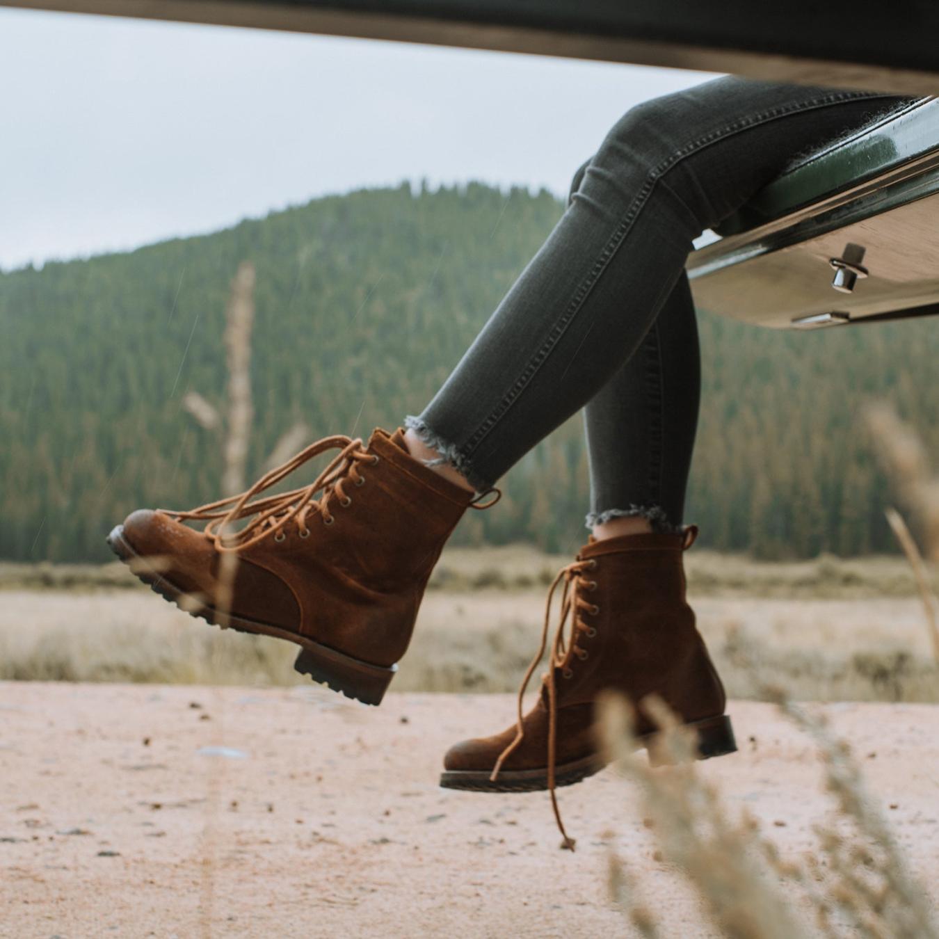 Women Shorties Stetson Sam Lace Up Brown Suede